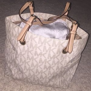 Michael Kors Canvas Jet Set Tote!